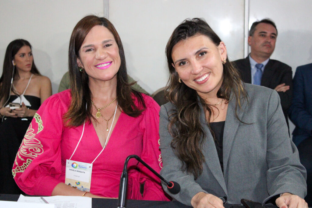 Daniela Mesquita, da Setur-SE, e Ana Carla Lopes, secretária executiva do MTur