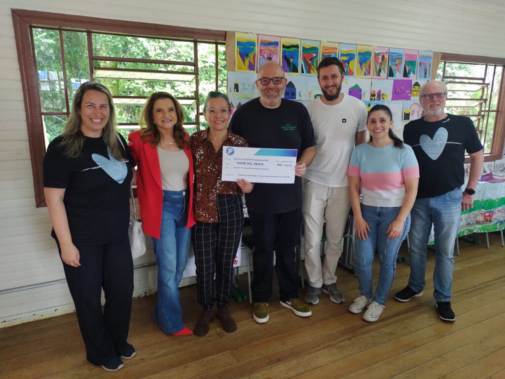 Projeto Festuris Cuida entrega R$ 11 mil para Escola Vicente Casagrande Projeto Festuris Cuida entrega R$ 11 mil para Escola Vicente Casagrande