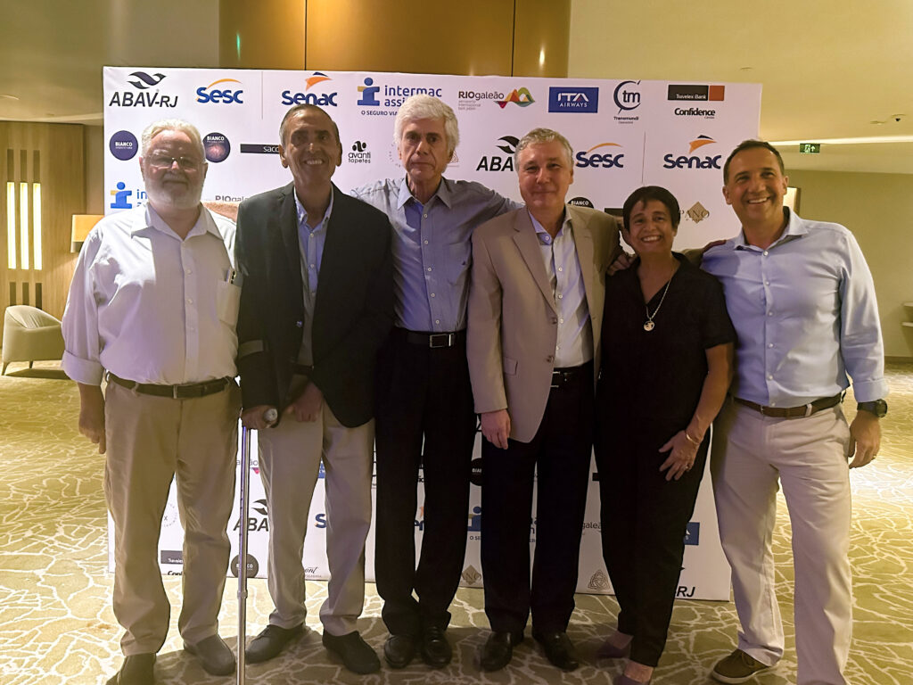 Ex presidentes da Abav RJ Oscar Dalcenter Sergio Nogueira Kaka Luiz Strauss e Cristina Fritsch com o atual presidente Marcelo Siciliano 1 Abav-RJ celebra 70 anos com evento para o trade fluminense (veja fotos)