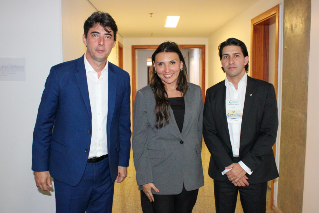 Fabrício Amaral, presidente do Fornatur, Ana Carla Lopes, secretária executiva do MTur, e Cristiano Araújo, secretário de Turismo do Distrito Federal
