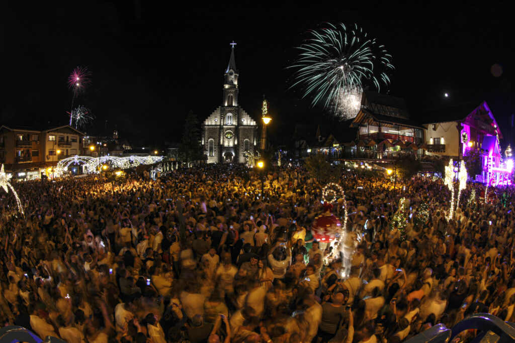 Foto Reveillon 2022 centro Gramado terá show e queima de fogos no Réveillon