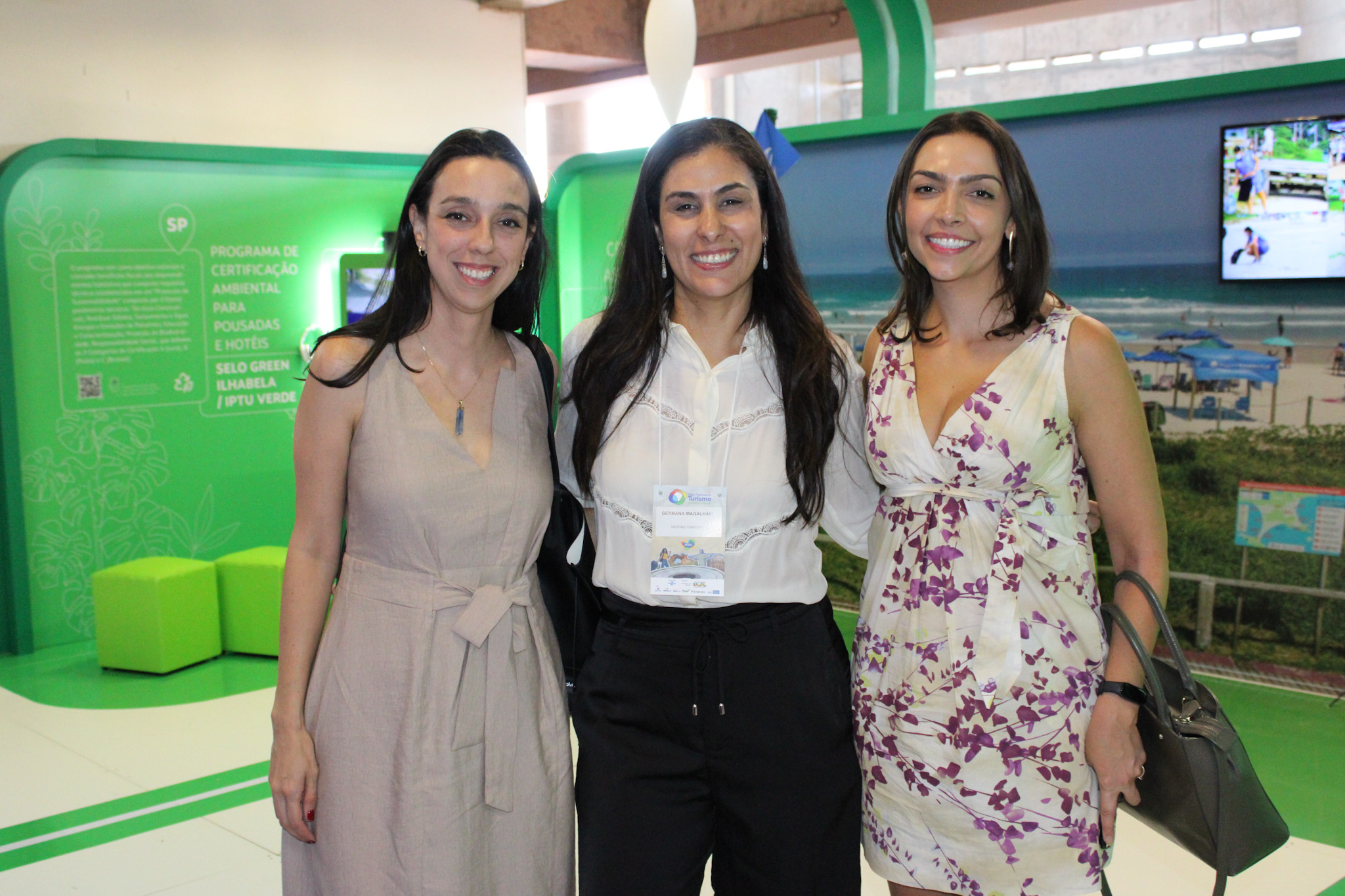 Germânia Magalhães, do Sebrae Nacional, entre Bianca Pizzolito e Claudia Delfino, da WTL-LA Germânia Magalhães, do Sebrae Nacional, entre Bianca Pizzolito e Claudia Delfino, da WTL-LA