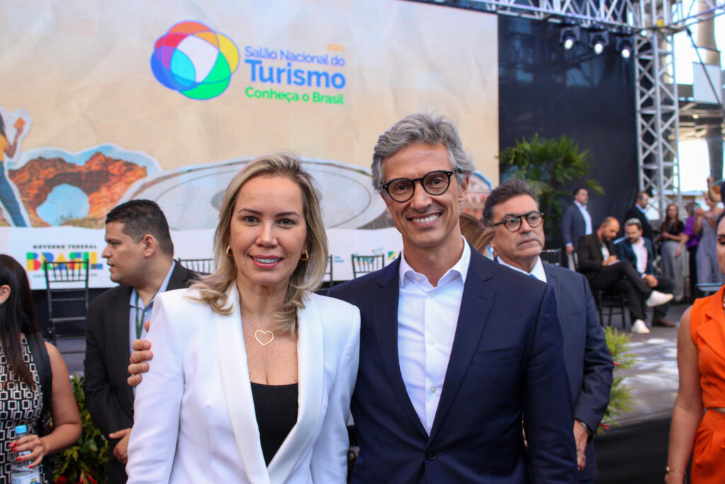 Giulliana Brito, chefe de Gabinete da secretária de Turismo da Bahia, e Marco Ferraz, da Clia Brasil