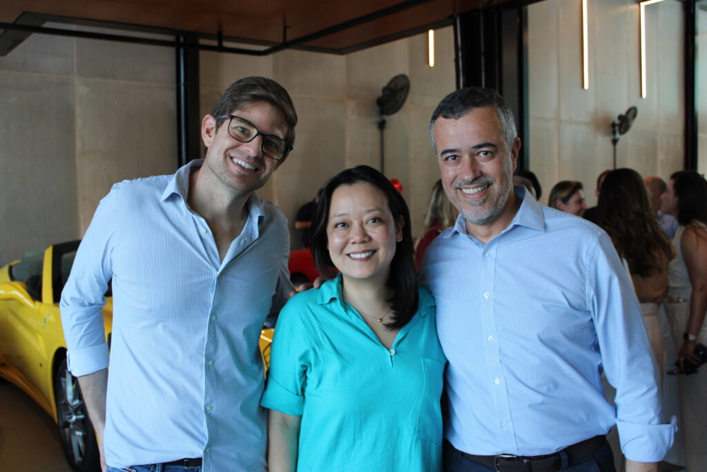 Gonzalo Romero e Claudia Shishido, da Air Europa com Luis Vargas, da TravelPort