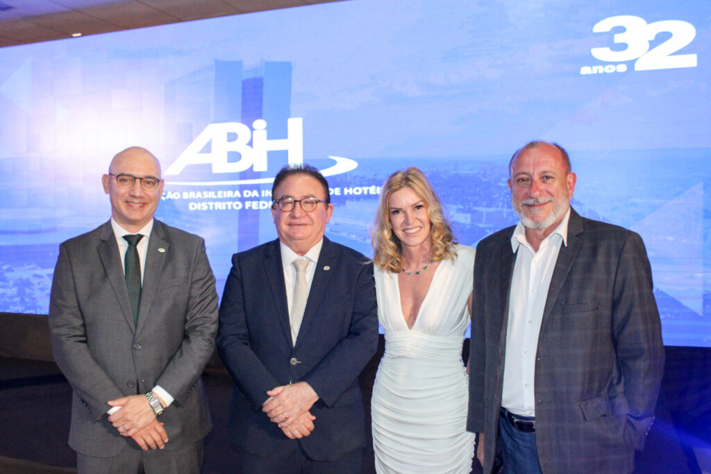 Henrique Severien, presidente da ABIH-DF, Manoel Linhares, ABIH Nacional, Claudia Maldonado Lopes, Brasília CVB, e Toni Sando, Visite São Paulo