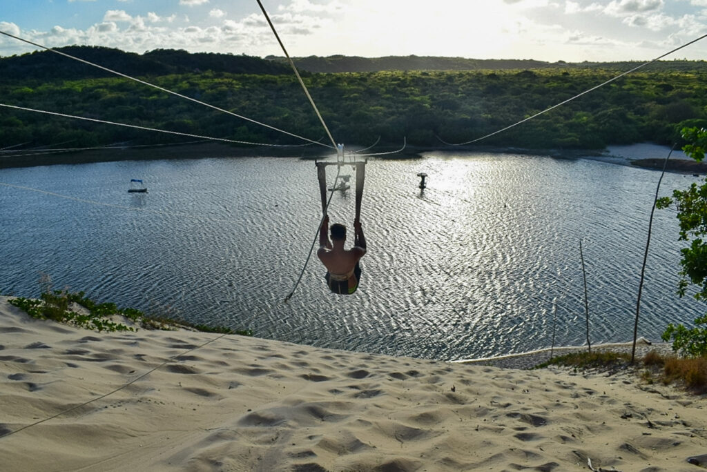 Tirolesa na Lagoa Jacumã Tirolesa na Lagoa Jacumã