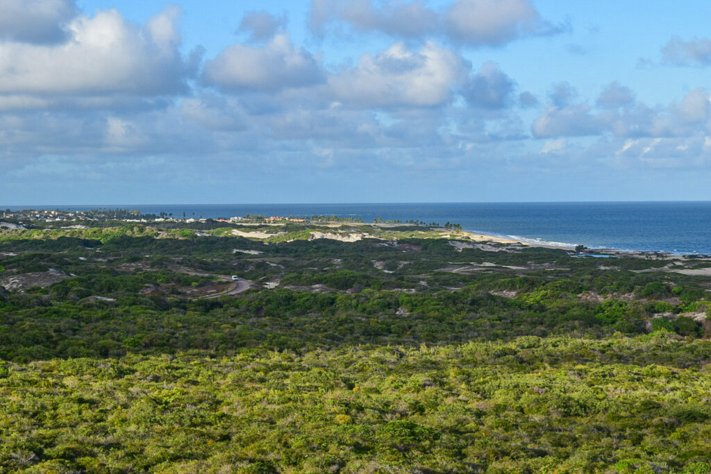 Vista do mirante para a praia de Pitangui Vista do mirante para a praia de Pitangui