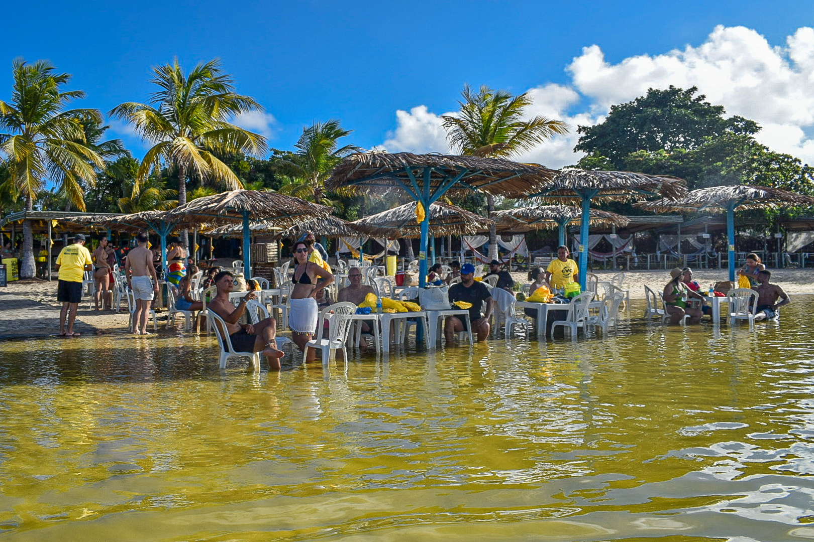 Os agentes aproveitaram algumas horas relaxando na Lagoa Pitangui Os agentes aproveitaram algumas horas relaxando na Lagoa Pitangui