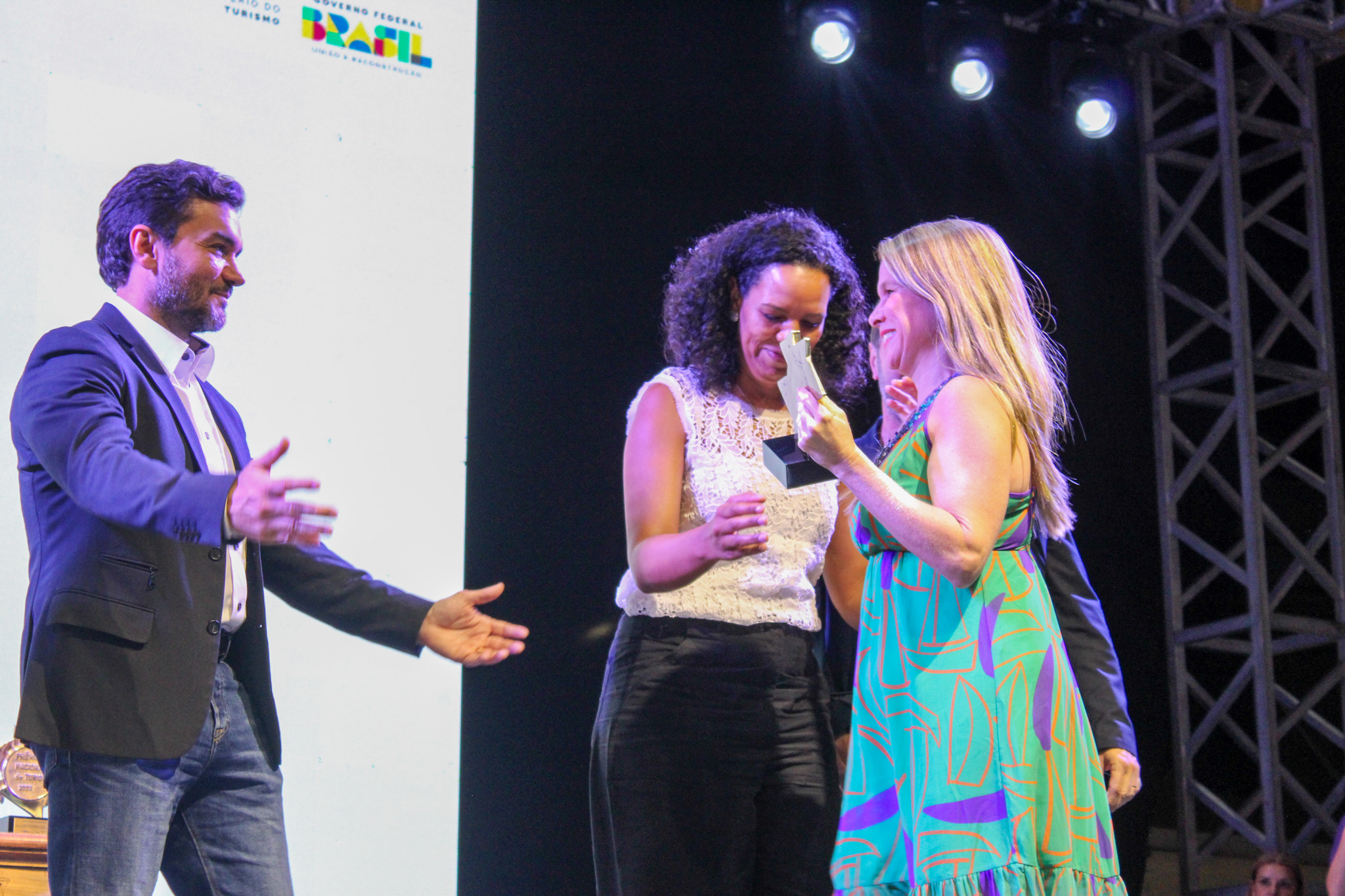 Ana Duek, fundadora do Viajar Verde, recebeu o prêmio "Imprensa e Mídias Sociais" Ana Duek, fundadora do Viajar Verde, recebeu o prêmio "Imprensa e Mídias Sociais"