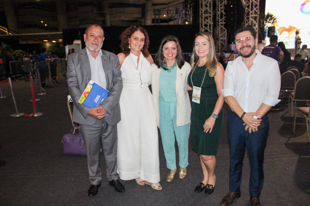 Toni Sando, da Unedestinos, Simone Scorsato, CEO da BLTA, Jaqueline Gil, da Embratur, Keyla Moreira, da Unedestinos, e Gilson Lira, da Embratur