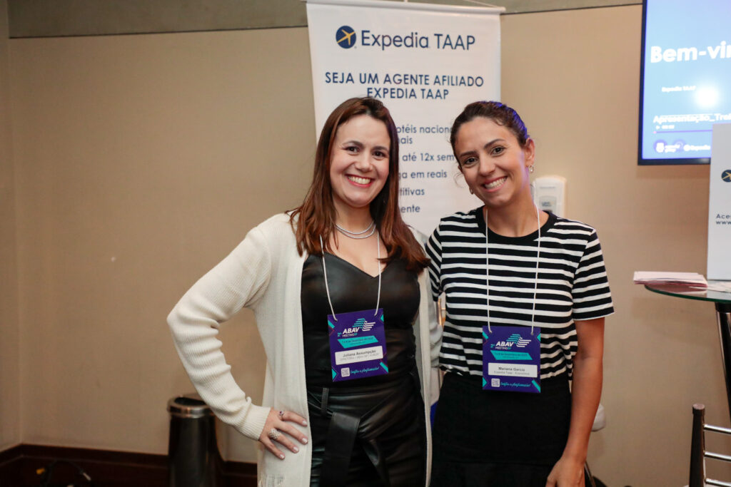 Juliana Assumpção, da Abav-SP Aviesp, e Mariana Garcia, da Expedia TAAP