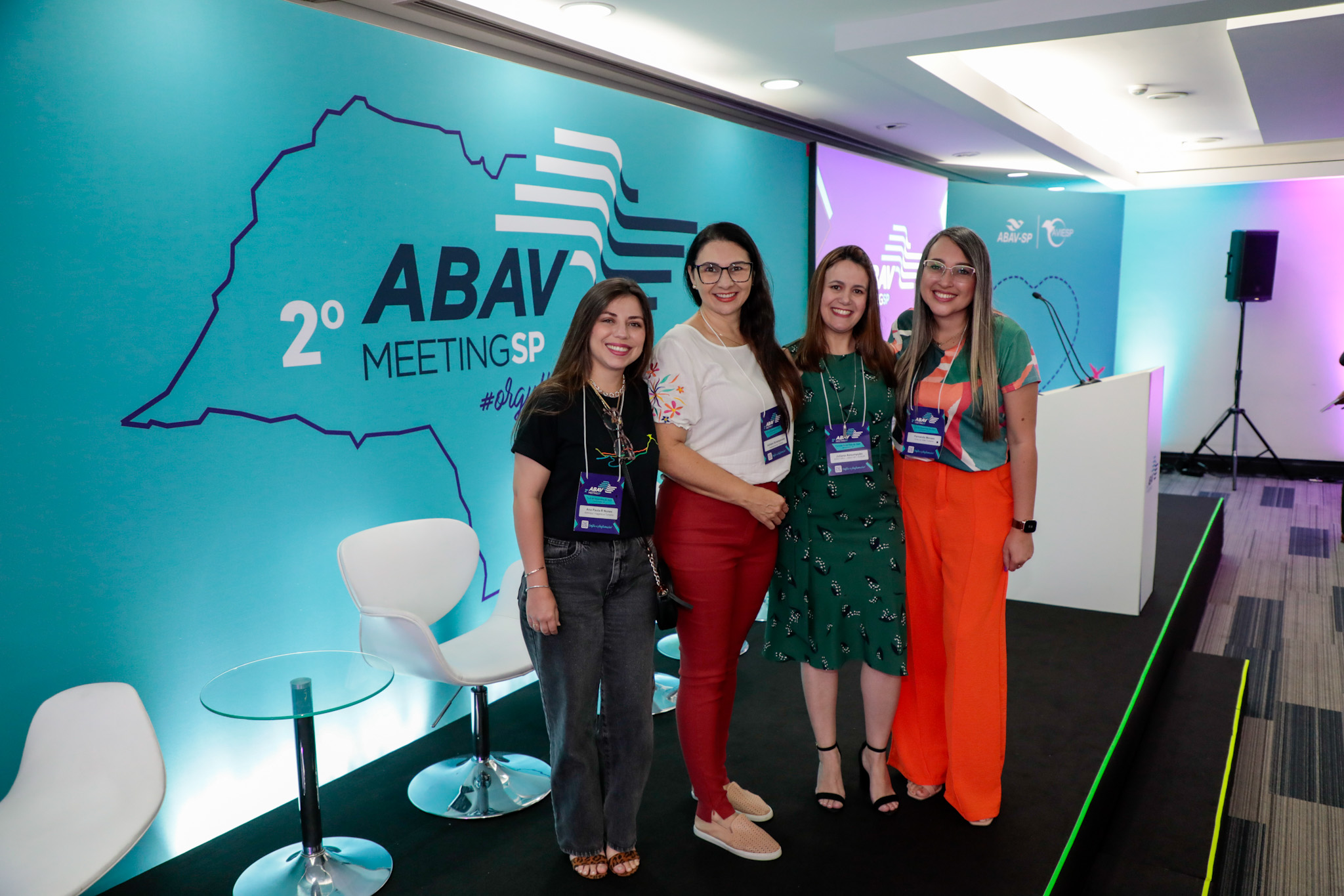 Juliana Assumpção, diretora da Abav-SP/Aviesp, entre Ana Paula Nunes, Adriana Schampovsk, e Fernanda Moraes, da Viva Lá Vida Juliana Assumpção, diretora da Abav-SP/Aviesp, entre Ana Paula Nunes, Adriana Schampovsk, e Fernanda Moraes, da Viva Lá Vida
