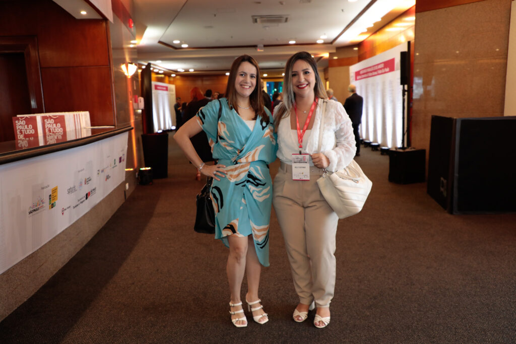 Juliana Assumpção e Kelly Castange, da Abav-SP Aviesp