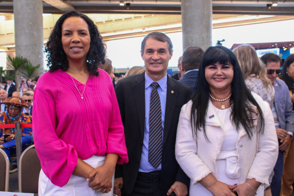 Jurema Monteiro, da Abear, Romero Rodrigues, deputado, e Rosângela Marçal, diretora-presidente da Aqua