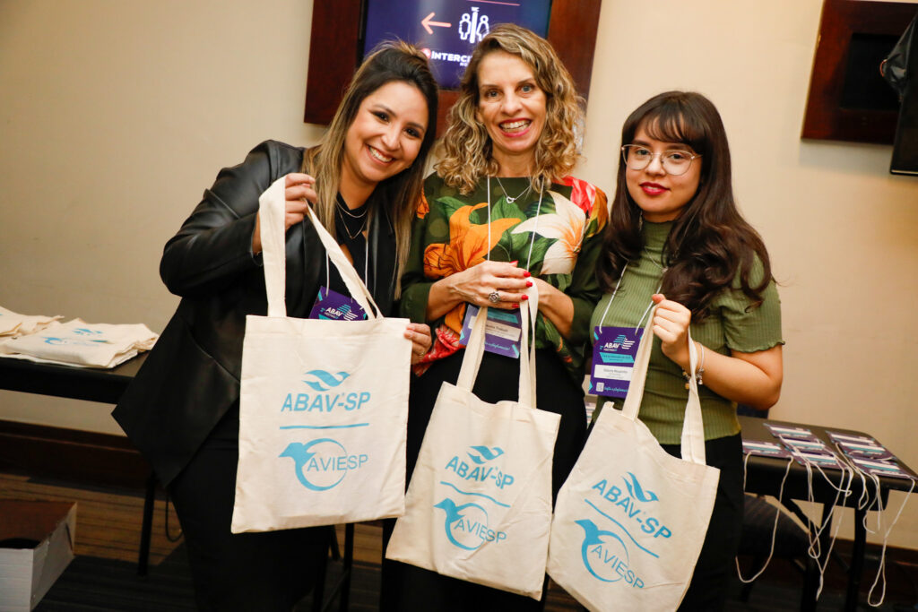 Kelly Castange, Claudia Traballi, e Débora Nouzinho, da Abav-SP Aviesp