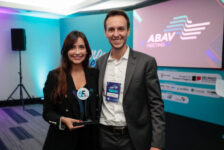 M&E e mais parceiros ganham prêmio Top SP Melhores Parceiros da Abav Meeting 2023; fotos