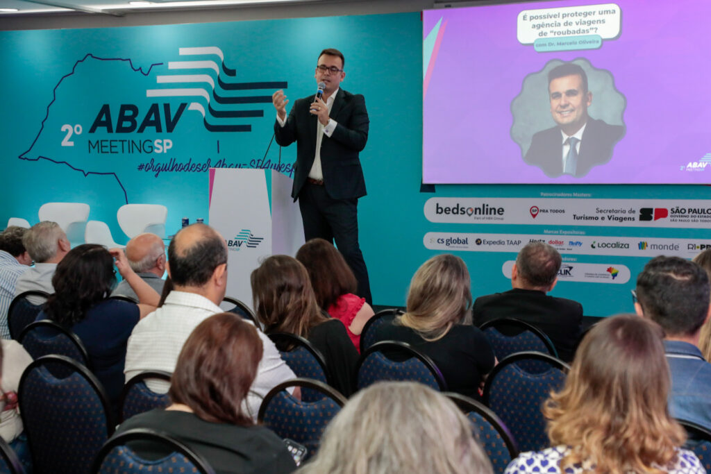 Marcelo Oliveira advogado da Abav SP Aviesp durante o 2°Abav Meeting SP Abav-SP | Aviesp ressalta apoio ao agente de viagens e celebra bons resultados em 2023