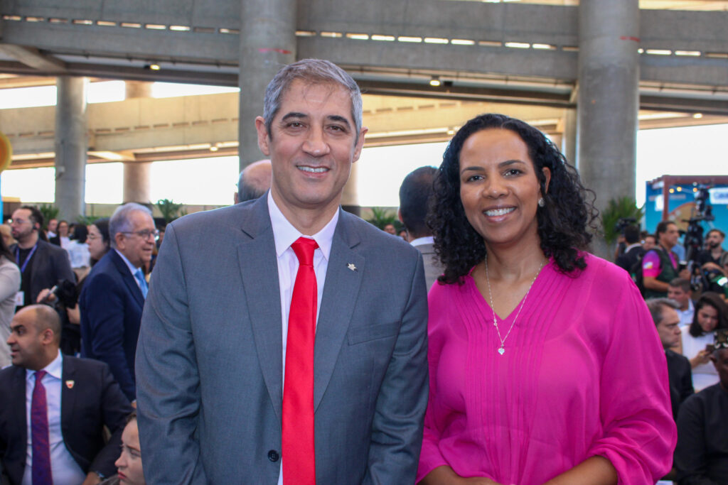 Marcelo Pedroso, da Iata, e Jurema Monteiro, da Abear