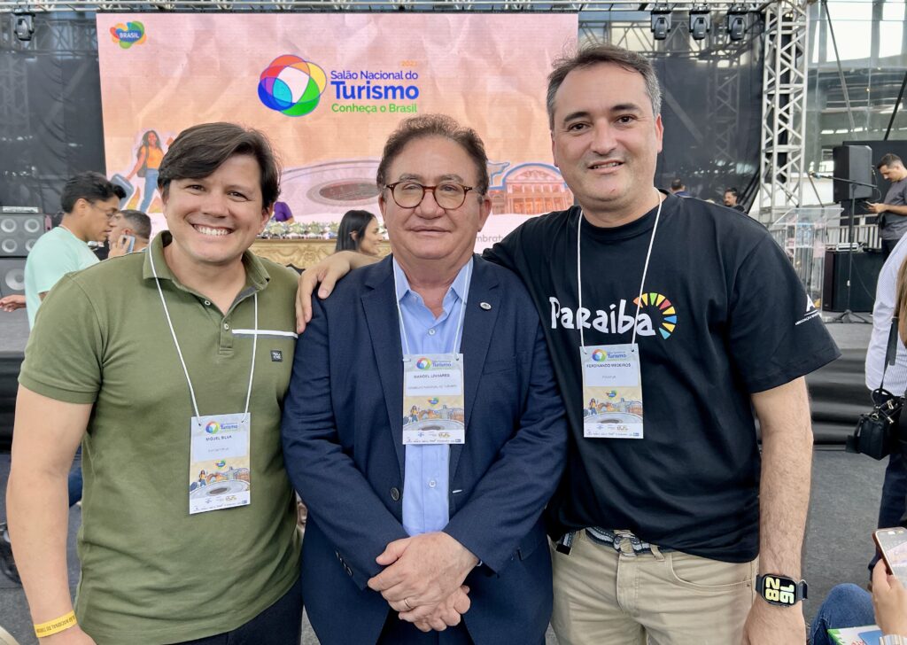 Miguel Silva e Ferdinando Lucena, da Paraíba, com Manoel Linhares, da ABIH Nacional