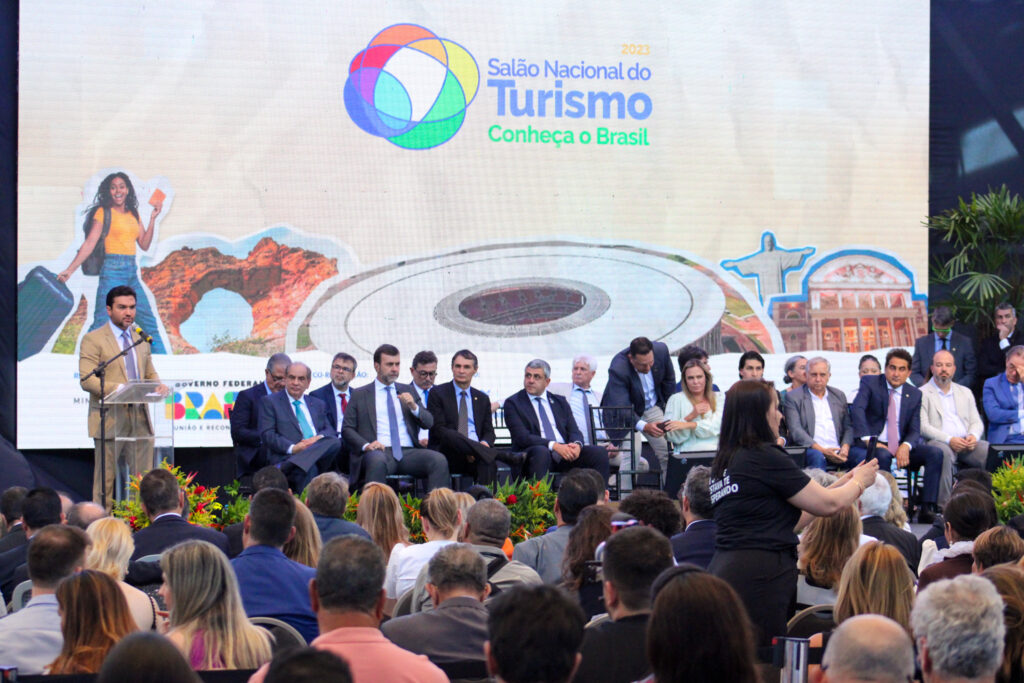 Ministro do Turismo Celso Sabino Ministério do Turismo destaca as principais conquistas de 2023 e anuncia projetos para 2024