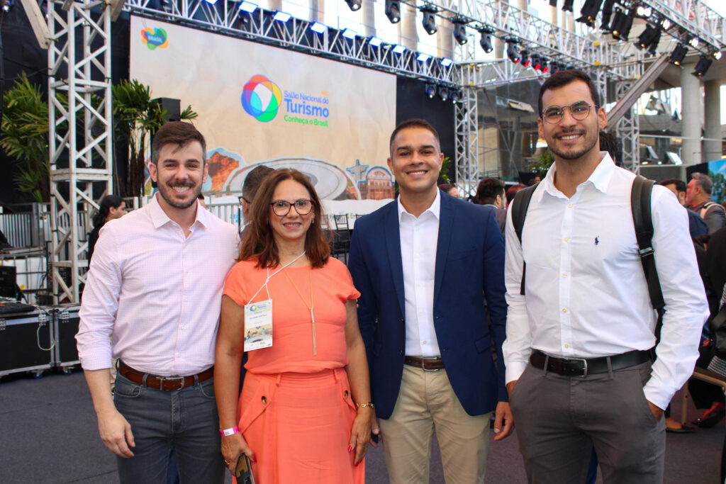 Murilo Vago, da Setur-ES, Solange Portela, secretária de Turismo do RN, Philipe Lemos, secretário de Turismo do Espírito Santo, e Felipe Devens, da Setur-ES