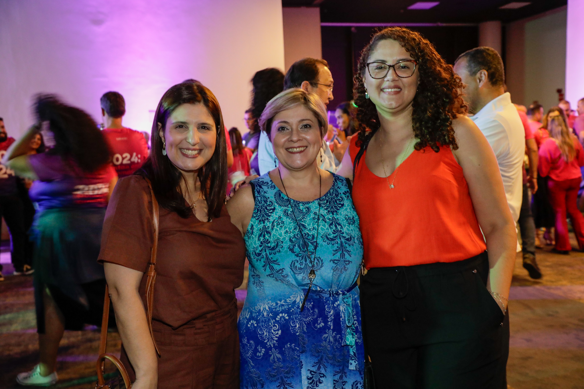 Nadia kardouss, da Aviareps, entre Simone Ramos, e Renata Di Bernardo, da Tap Nadia kardouss, da Aviareps, entre Simone Ramos, e Renata Di Bernardo, da Tap