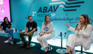 M&E medeia painel na Abav MeetingSP sobre influência e conteúdo com propósito para viagens
