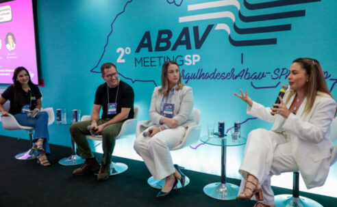 M&E medeia painel na Abav MeetingSP sobre influência e conteúdo com propósito para viagens