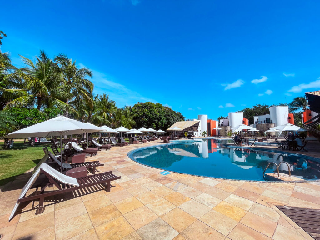 No hotel Sun Bay os apartamento estão configurados por blocos e há opções próximas às piscina No hotel Sun Bay os apartamento estão configurados por blocos e há opções próximas às piscina