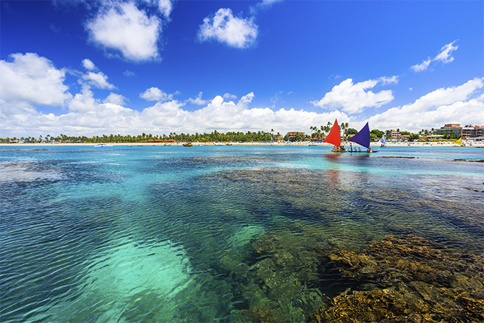 Porto de Galinhas se destaca dentre os destinos das melhores festas de Réveillon do Brasil 1 O destino contara com festas privadas de grandes selos nacionais alem de programacoes nos hoteis que fazem parte da AHPG Porto de Galinhas se destaca dentre os destinos das melhores festas de Réveillon do Brasil