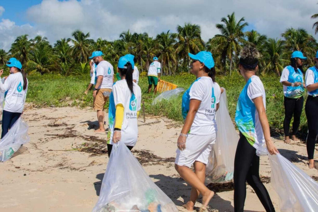 Operacao Praia Limpa realizada pela Vila Gale Vila Galé finaliza o ano com quase 60 projetos sociais realizados com a comunidade