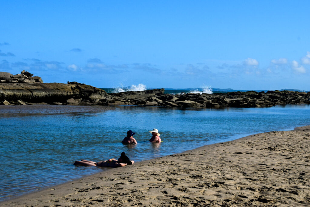 Os agentes de viagens passaram o dia relaxando em Camurupim Os agentes de viagens passaram o dia relaxando em Camurupim