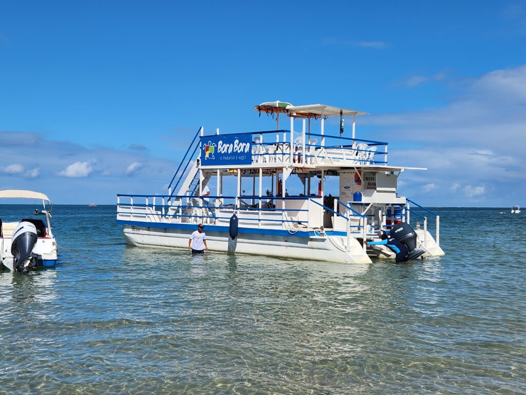 Passeio em catamarã