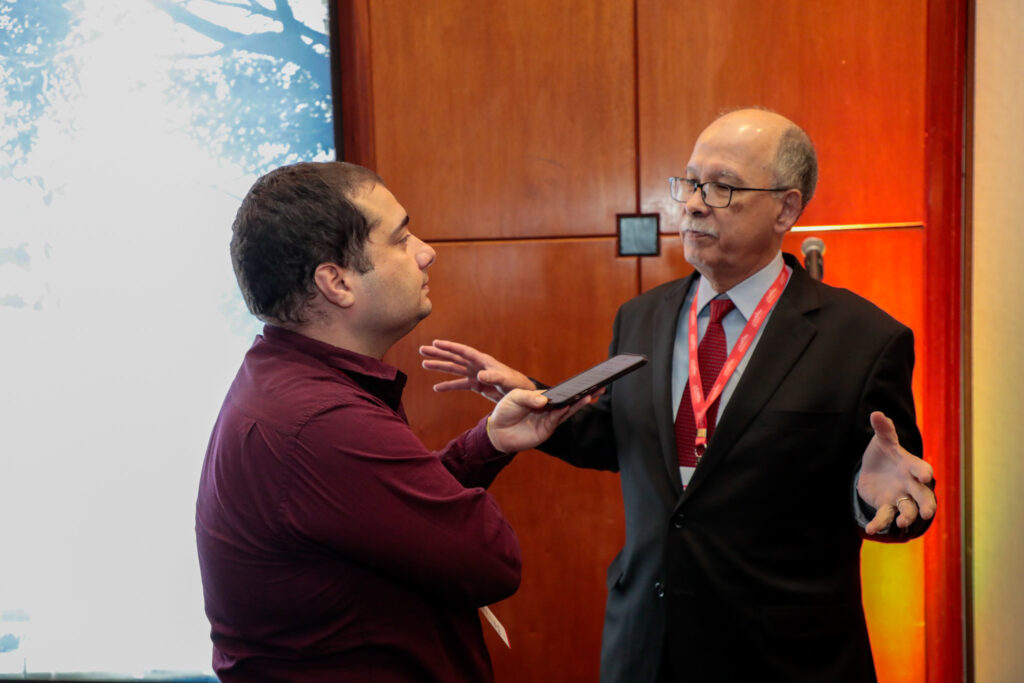 Pedro Menezes, do M&E, e Ruy Amparo, da Abear