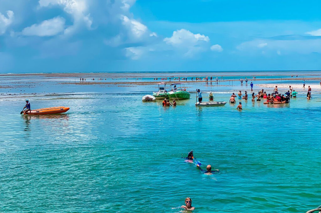 Com mais de 700 voos programados, Porto Seguro espera 500 mil turistas no verão Com mais de 700 voos programados, Porto Seguro espera 500 mil turistas no verão