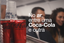 Azul e Coca-Cola lançam campanha “Entre uma Coca-Cola e outra”; veja vídeo