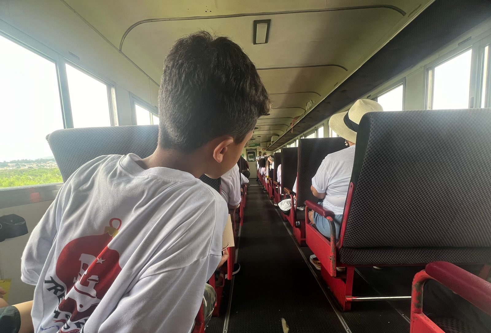 WhatsApp Image 2023 12 05 at 10.33.05 e1701805857376 Ação de Natal da Serra Verde Express leva crianças para andar de trem pela primeira vez