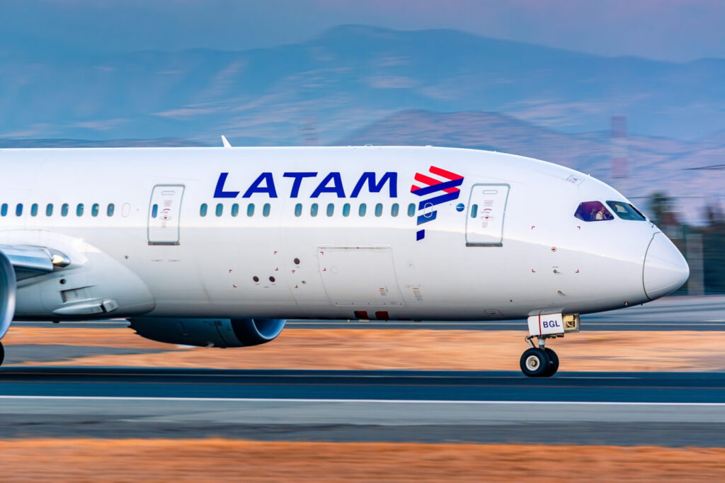 b787 latam Latam anuncia aumento superior a 30% na oferta de voos entre Brasil e Chile