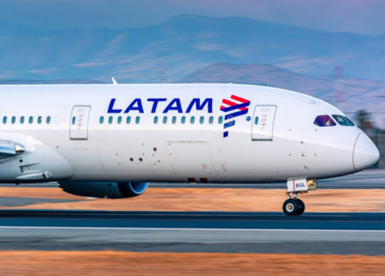 Latam celebra liderança do mercado aéreo brasileiro no início de 2024