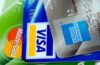 Está oficialmente mais barato realizar compras com cartão de crédito no exterior; entenda