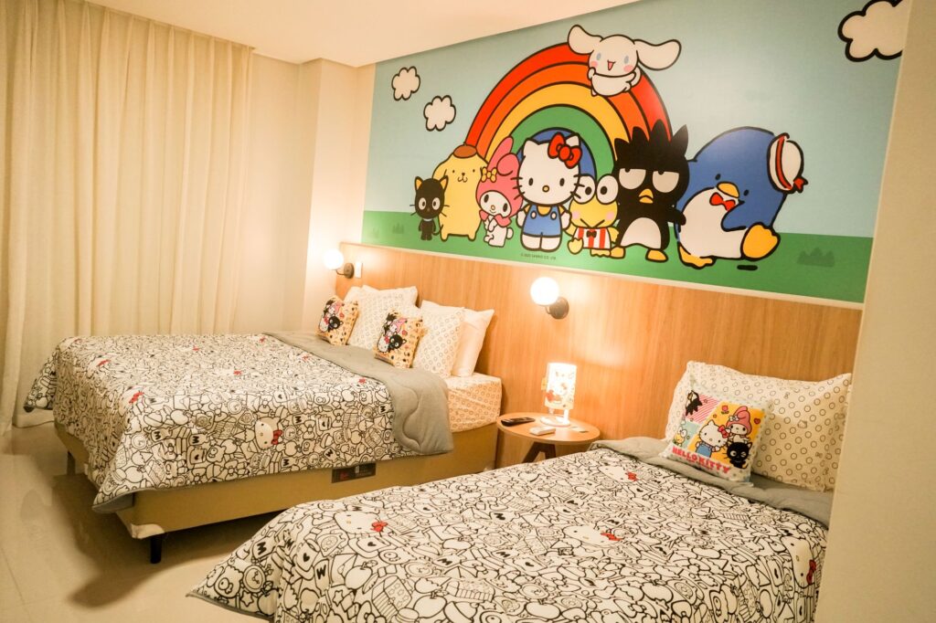 Primeiros quartos temáticos de Hello Kitty & Amigos chegam ao Brasil Primeiros quartos temáticos de Hello Kitty & Amigos chegam ao Brasil
