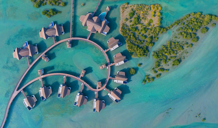 Emirados Árabes Unidos ganha resort de luxo com as primeiras vilas sobre a água do destino