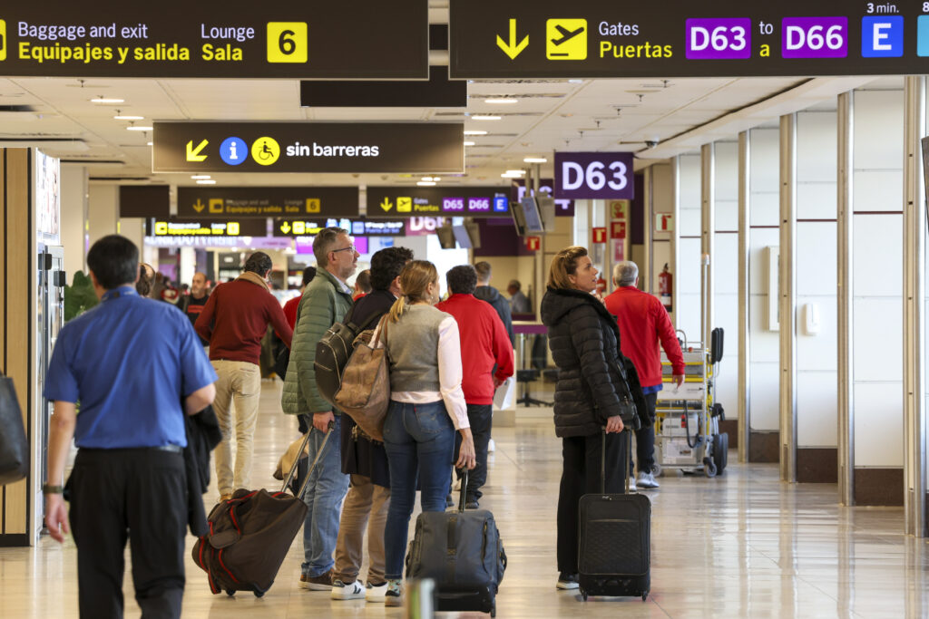 Aeroporto Adolfo Suares Madri aeroportos eric ribeiro passageiros 6 Trafégo aéreo global cresce 37% e chega a 94% dos níveis pré-pandemia em 2023