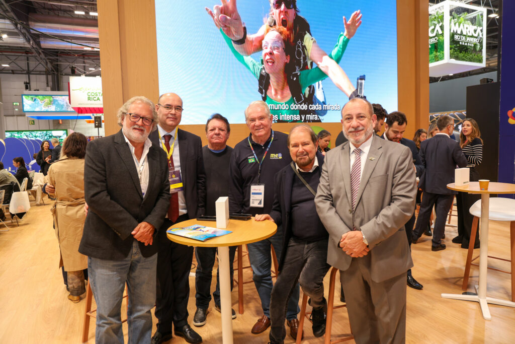 Antonio Colucci, prefeito de Ilhabela; Luís Ferrinho, CEO da Omnibees; Airton Abreu, do Maranhão; Roy Taylor, M&E; Guilherme Paulus, CVC Corp; e Toni Sando, do Visite São Paulo e Unedestinos