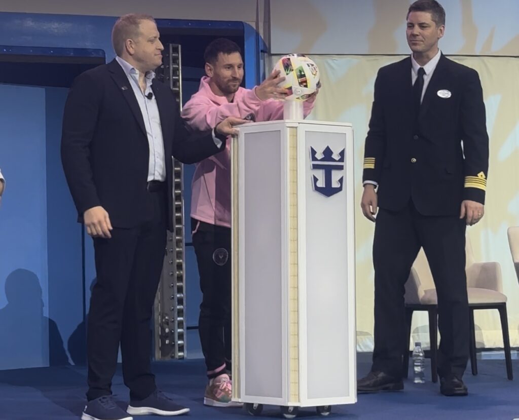 Apice da cerimonia oficial de inauguracao do Icon of the Seas com Lionel Messi Com Messi e queima de fogos, Icon of the Seas é inaugurado em Miami (veja fotos)