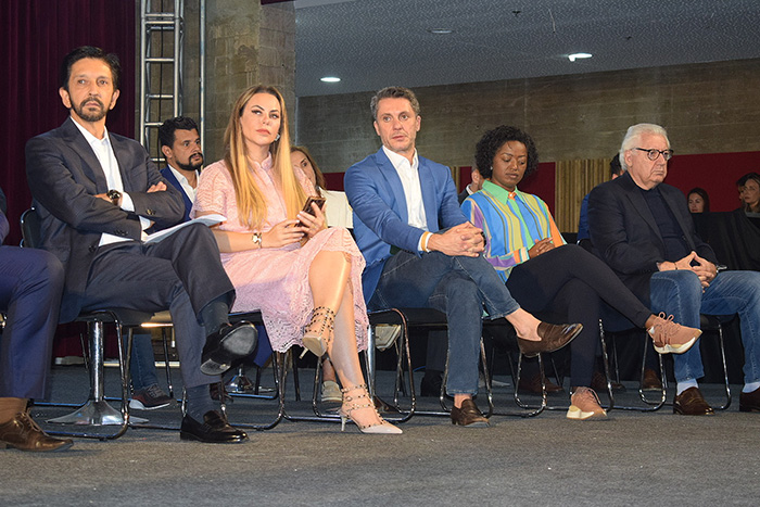 Autoridades na cerimônia de solenidade