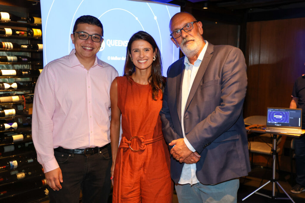 Bruno Sá, diretor geral da Queensberry, Renata Maluf, diretora de Marketing da Queensberry Viagens, e Marco Lourenço, diretor de produtos da Queensberry Viagens