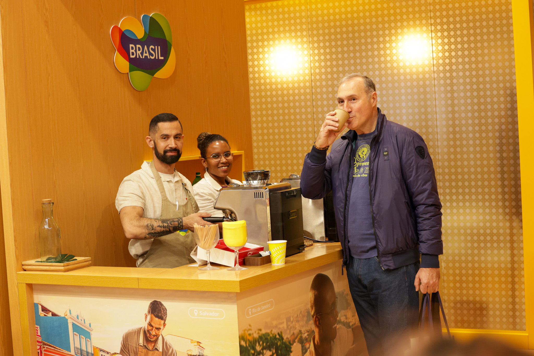 Café Brasil no estande da Embratur Café Brasil no estande da Embratur