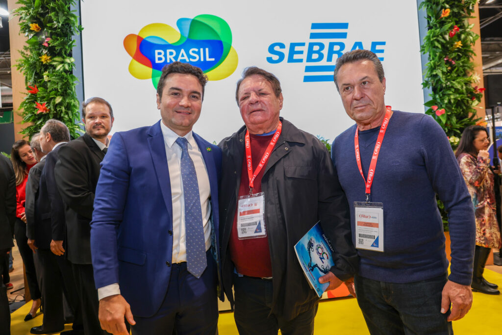 Celso Sabino, ministro do Turismo, Airton Abreu, do Maranhão, e Marcio Nunes, secretário de Turismo do Paraná