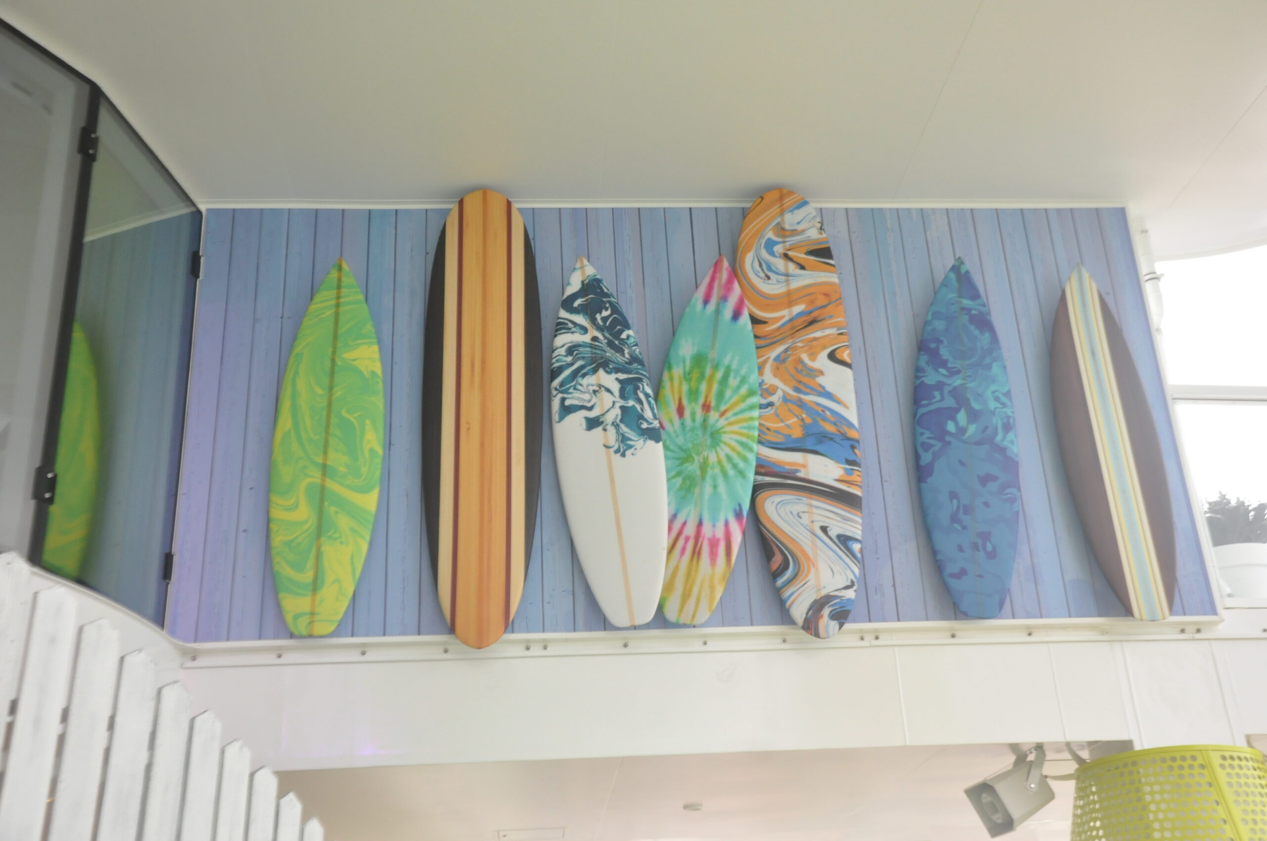 Decoração com pranchas de surf chamam a atenção no bairro Surfside Decoração com pranchas de surf chamam a atenção no bairro Surfside
